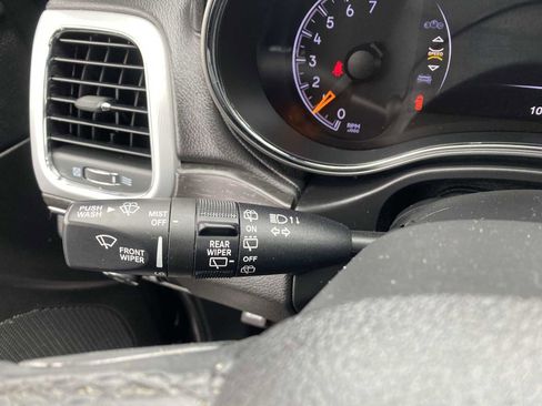 Used 2018 Jeep Grand Cherokee Limited image 22