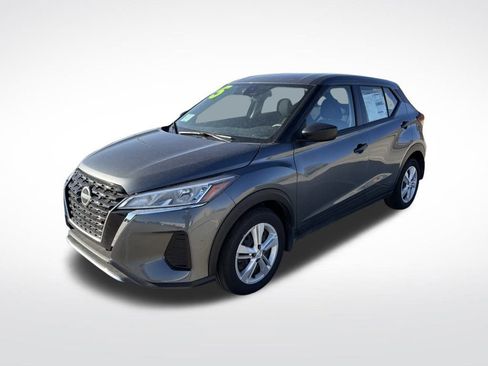 Used 2025 Nissan Kicks Play S image 2