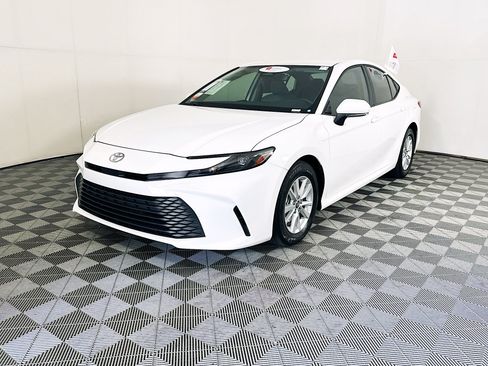 Used 2025 Toyota Camry LE w/ Convenience Package FWD image 7