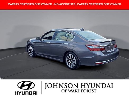 Used 2017 Honda Accord Touring image 2
