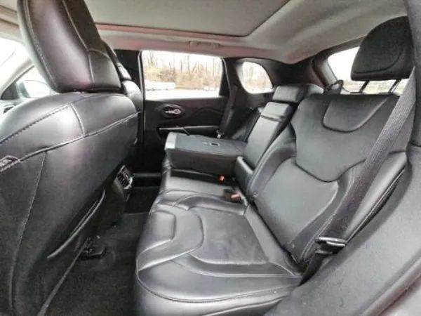 Used 2019 Jeep Cherokee Limited AWD/4WD image 4