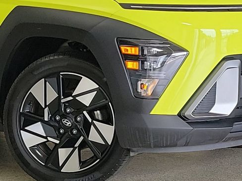 Used 2025 Hyundai Kona SEL FWD image 2