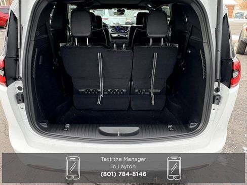 New 2026 Chrysler Pacifica Limited image 10