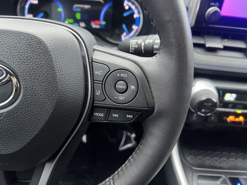 Used 2024 Toyota RAV4 SE image 28