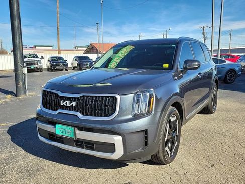 Used 2024 Kia Telluride EX w/ EX Captain's Chair Package image 7