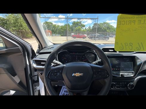 Used 2021 Chevrolet TrailBlazer LT w/ Convenience Package FWD image 11