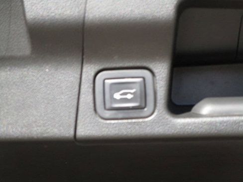 Used 2019 GMC Acadia SLT w/ Black Edition image 9