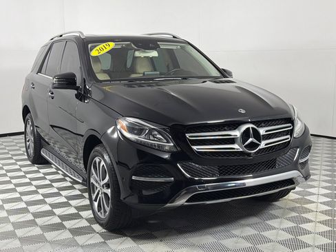 Used 2019 Mercedes-Benz GLE 400 4MATIC w/ Premium 1 Package image 3