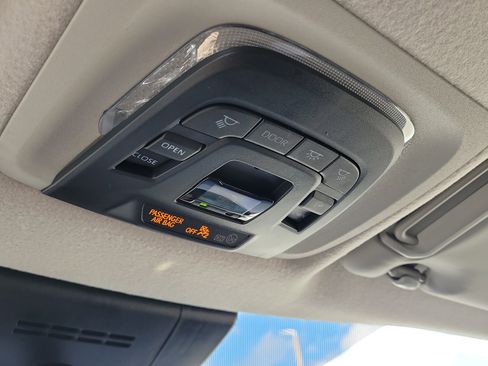 Used 2023 Toyota Corolla Cross XLE image 25