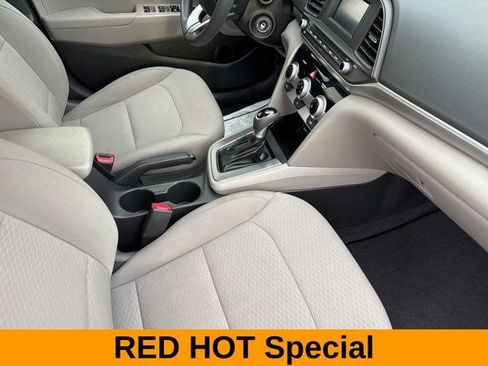 Used 2019 Hyundai Elantra SE image 36