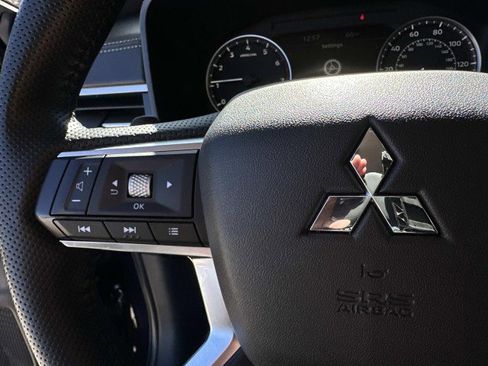 Used 2024 Mitsubishi Outlander FWD image 24