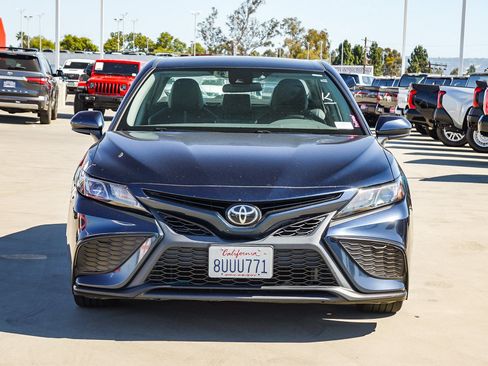 Used 2021 Toyota Camry SE w/ Carpet Mat Package (TMS) FWD image 2