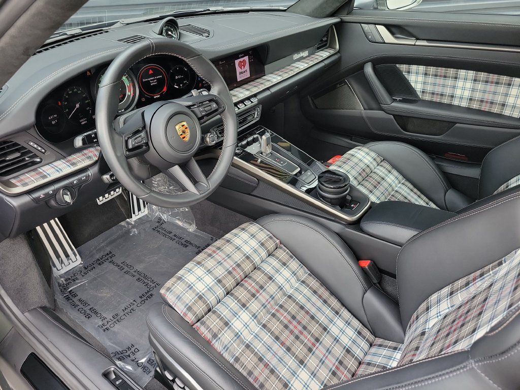 Certified 2025 Porsche 911 Turbo S AWD/4WD image 4