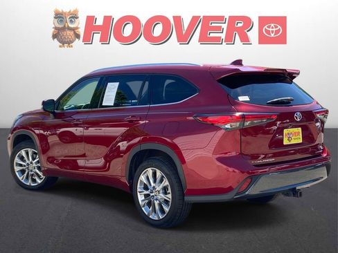 Used 2021 Toyota Highlander Limited FWD image 3
