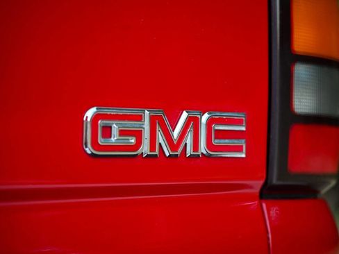 Used 2006 GMC Sierra 2500 SLT w/ Heavy-Duty Power Package AWD/4WD image 34
