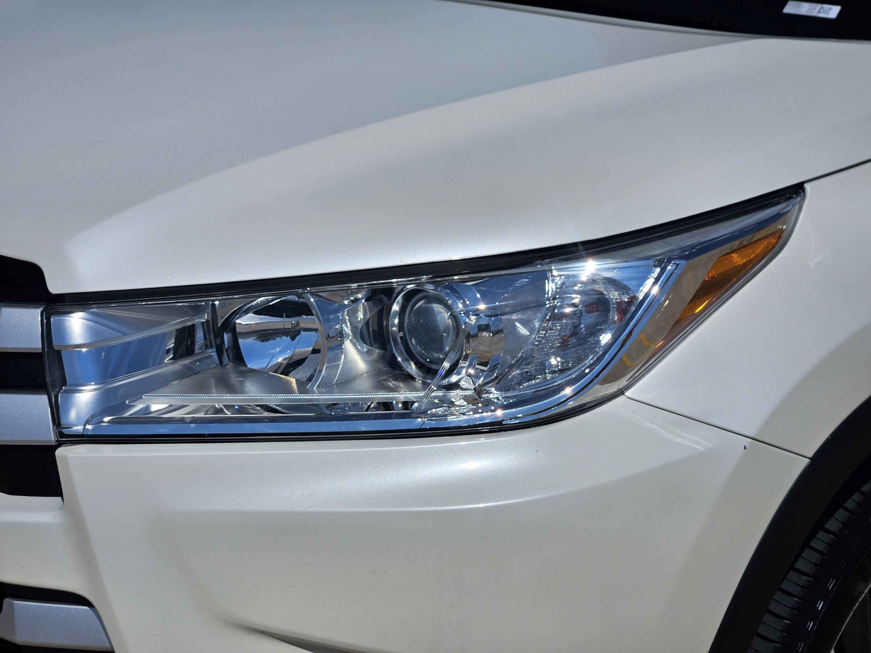 Used 2019 Toyota Highlander XLE FWD image 27