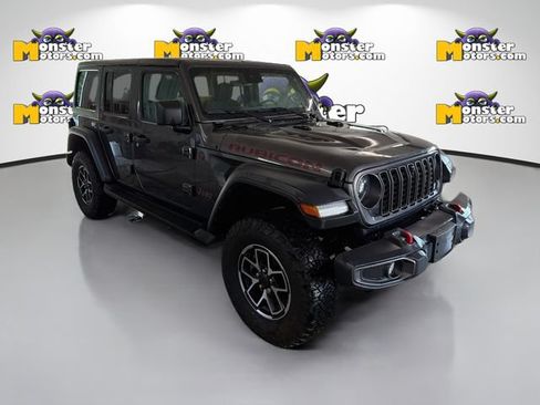Used 2024 Jeep Wrangler Unlimited Rubicon w/ Dual Top Group AWD/4WD image 3