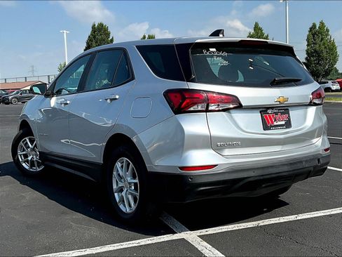 Used 2022 Chevrolet Equinox LS w/ LPO, Floor Liner Package FWD image 3