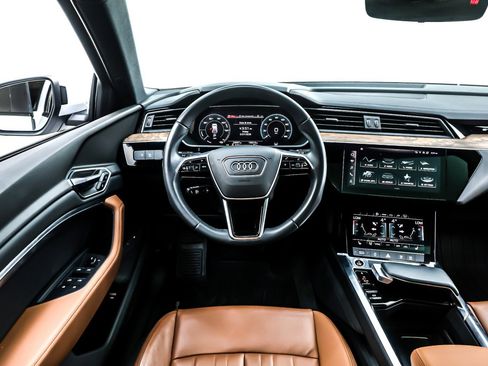 Used 2022 Audi e-tron Premium w/ Convenience Plus Package image 6