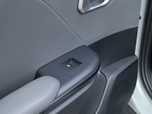 New 2025 Kia K4 LXS image 12