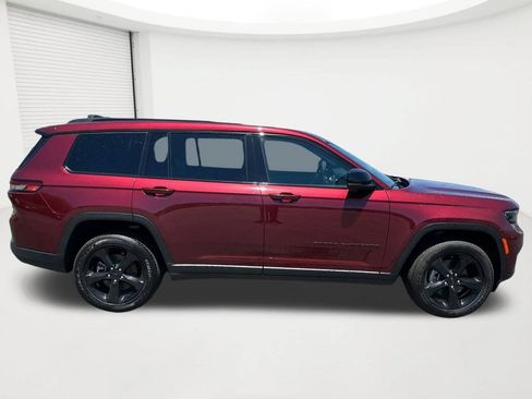 Used 2025 Jeep Grand Cherokee L Altitude AWD/4WD image 4