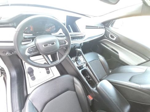 Used 2024 Jeep Compass Latitude AWD/4WD image 4