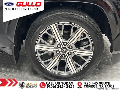 Used 2024 Toyota Sequoia Capstone AWD/4WD image 34