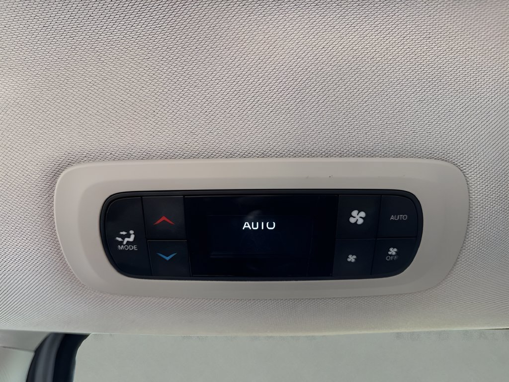 Used 2024 Chrysler Pacifica Touring-L FWD image 15