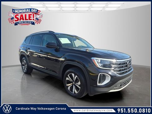 Used 2025 Volkswagen Atlas SE FWD image 1
