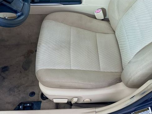 Used 2017 Toyota Camry LE image 19