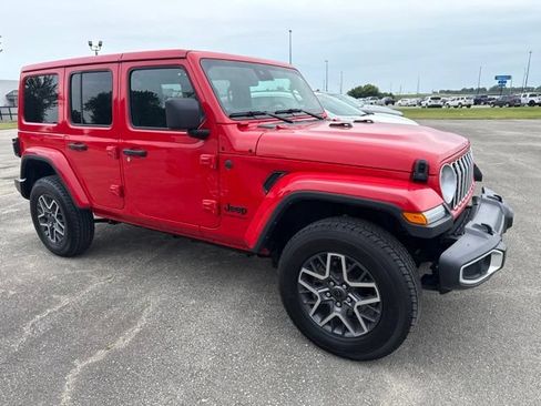 Used 2025 Jeep Wrangler Unlimited Sahara AWD/4WD image 6