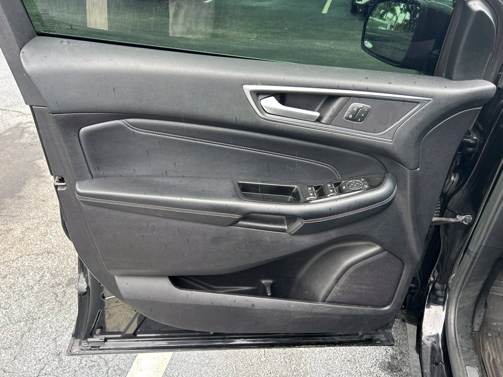 Used 2018 Ford Edge Titanium w/ Equipment Group 302A AWD/4WD image 14