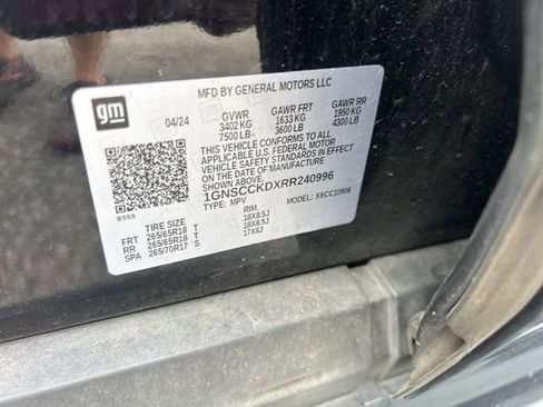 Used 2024 Chevrolet Suburban LT RWD image 35