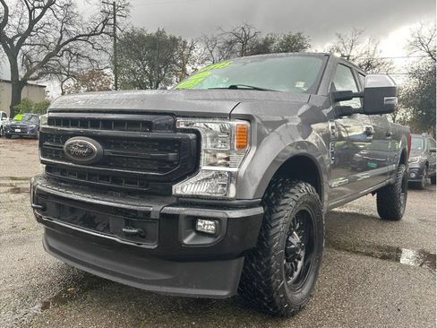 Used 2022 Ford F250 XLT w/ Black Appearance Package image 3