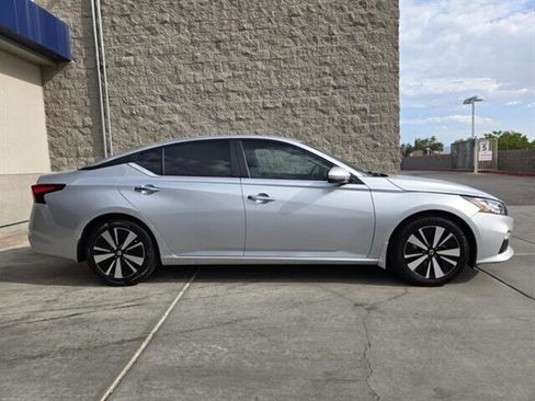 Used 2022 Nissan Altima 2.5 SV w/ SV Premium Package image 6