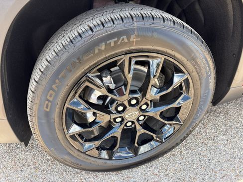 New 2026 Chevrolet Traverse LT w/ Midnight/Sport Edition FWD image 34