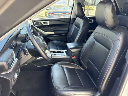 Used 2022 Ford Explorer XLT w/ Equipment Group 202A image 10