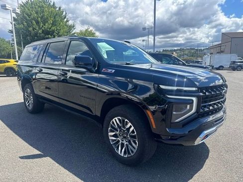 Used 2025 Chevrolet Suburban Z71 AWD/4WD image 7