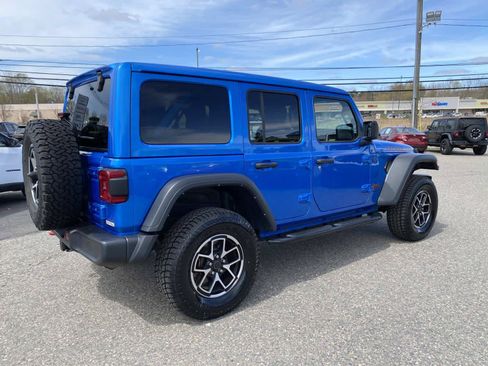 Used 2024 Jeep Wrangler Unlimited Rubicon AWD/4WD image 3