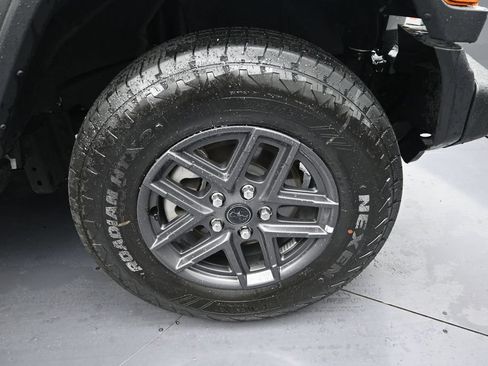 Used 2025 Jeep Wrangler Sport AWD/4WD image 9