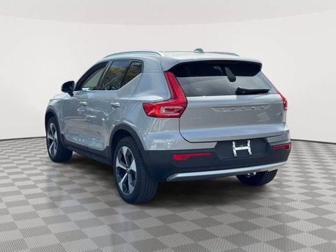 Certified 2025 Volvo XC40 B5 Plus AWD/4WD image 5