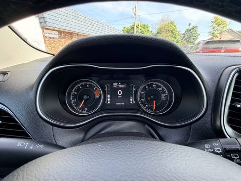 Used 2019 Jeep Cherokee Latitude Plus w/ Cold Weather Group AWD/4WD image 12