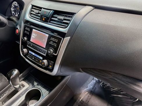 Used 2018 Nissan Altima 2.5 SL FWD image 28