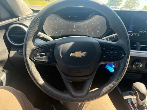 Used 2026 Chevrolet Trax LS w/ LS Convenience Package FWD image 17