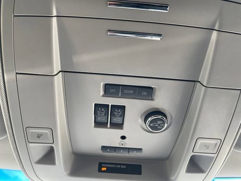 Used 2019 Chevrolet Tahoe Premier RWD image 13