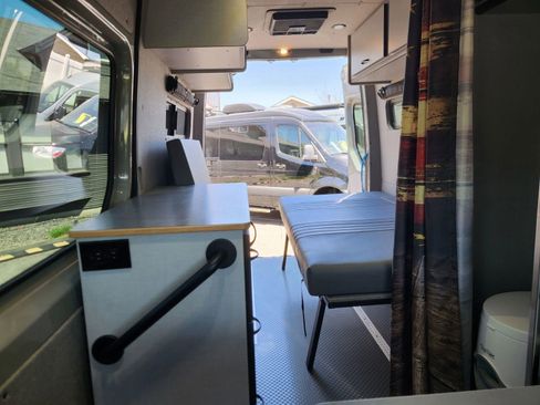 Used 2024 Mercedes-Benz Sprinter 2500 image 24