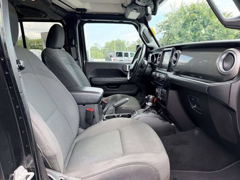 Used 2020 Jeep Wrangler Unlimited Sahara AWD/4WD image 9