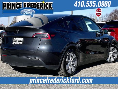 Used 2024 Tesla Model Y 2WD image 12