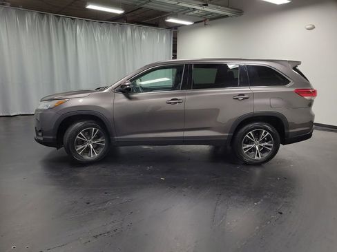 Used 2019 Toyota Highlander LE FWD image 5