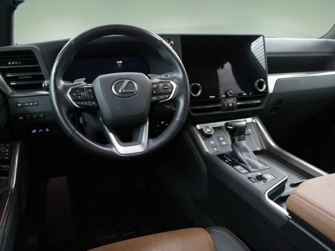 Used 2024 Lexus GX 550 w/ Accessory Package (31) AWD/4WD image 17